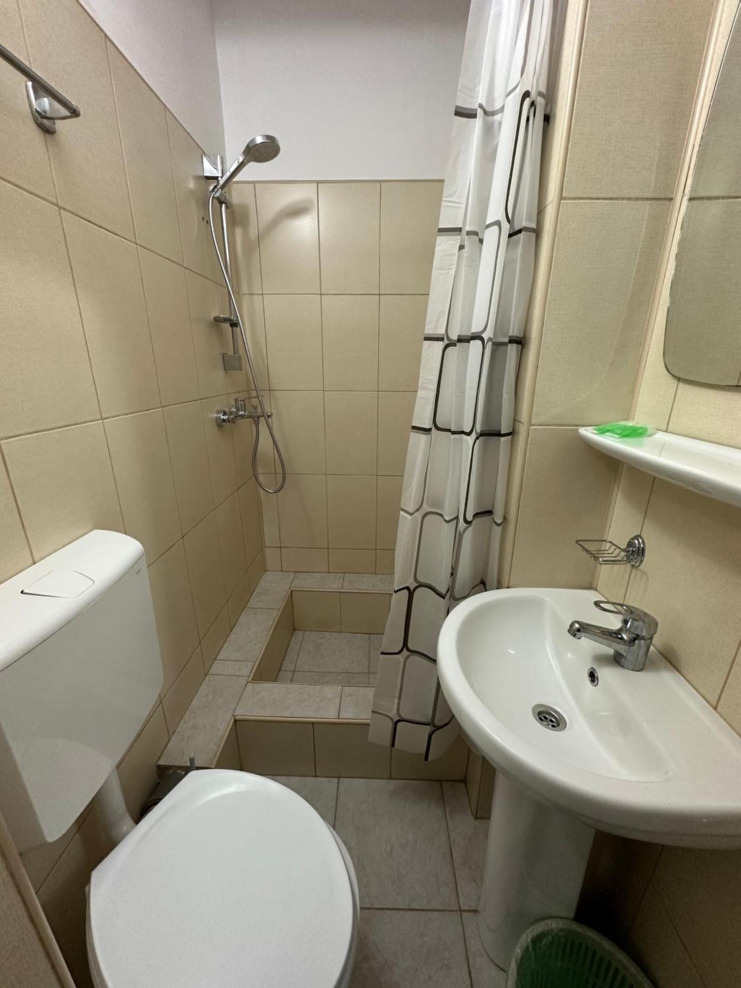 Cazare Arges Mall Pitesti Ngoại thất bức ảnh